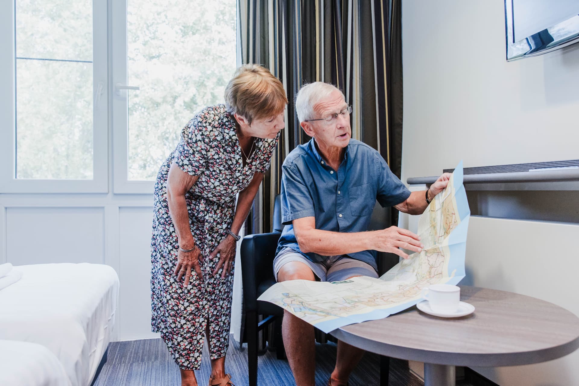 Les clients voient une carte de marche dans leur chambre au Corsendonk Duinse Polders