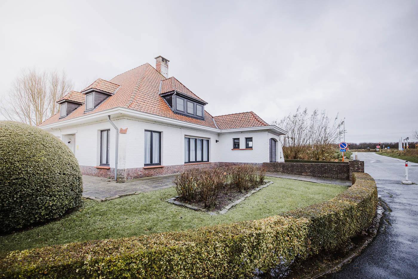Witte vakantiewoning met tuin bij Corsendonk Duinse Polders