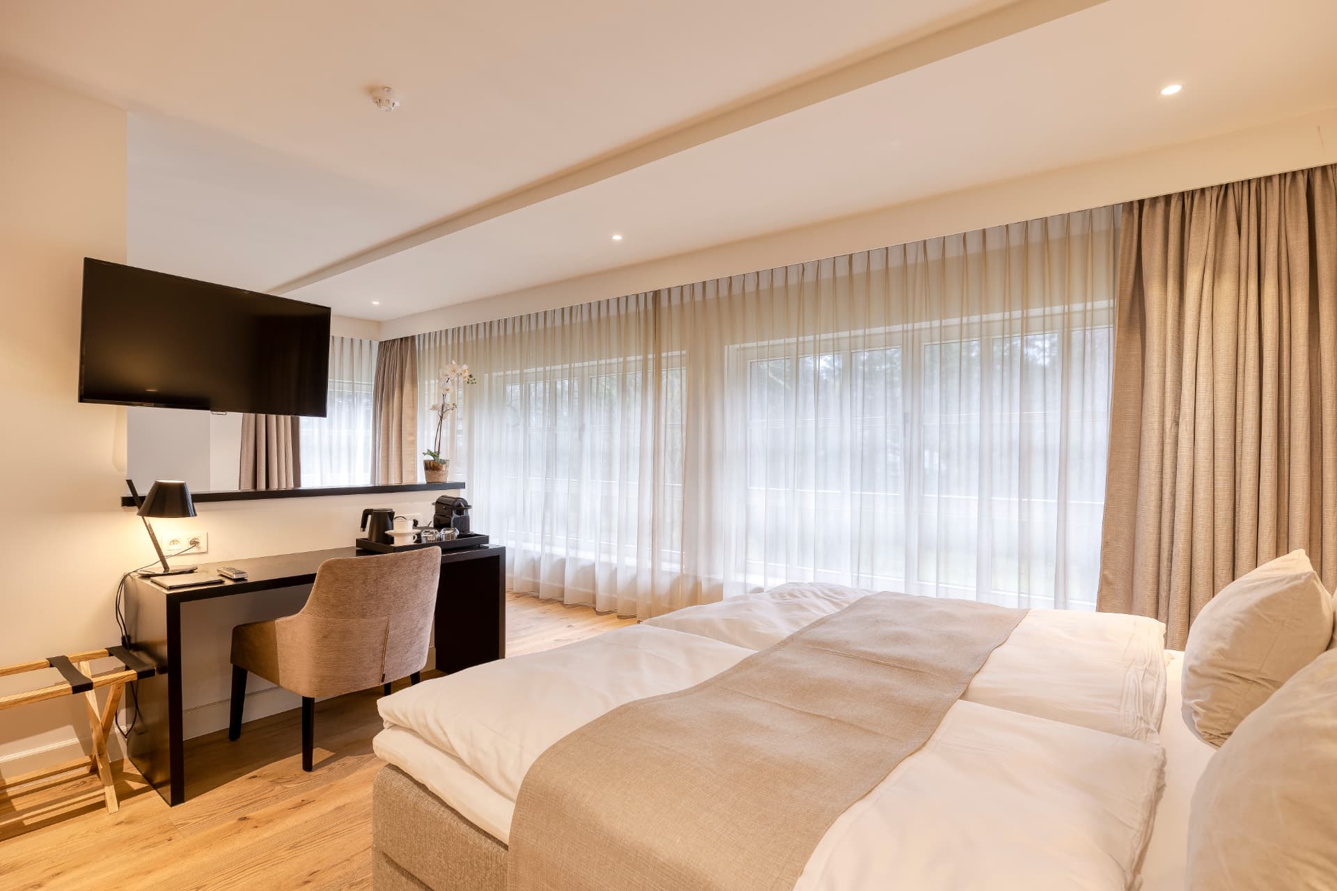 Suite — 2/4