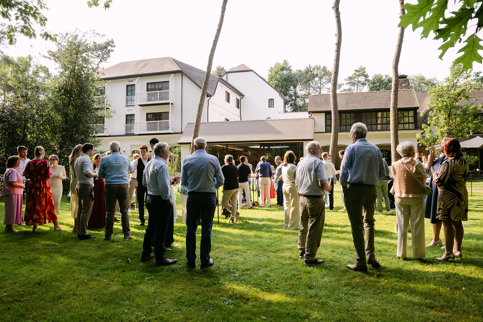 Aperitif in the wooded garden of Hooge Heyde
