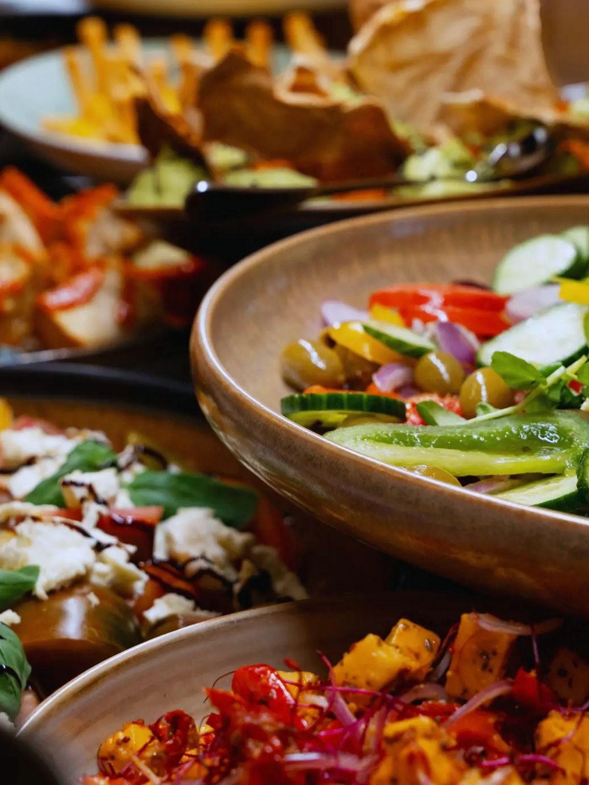 Brunchbuffet met verse salades en warme gerechten bij Corsendonk Hooge Heyde