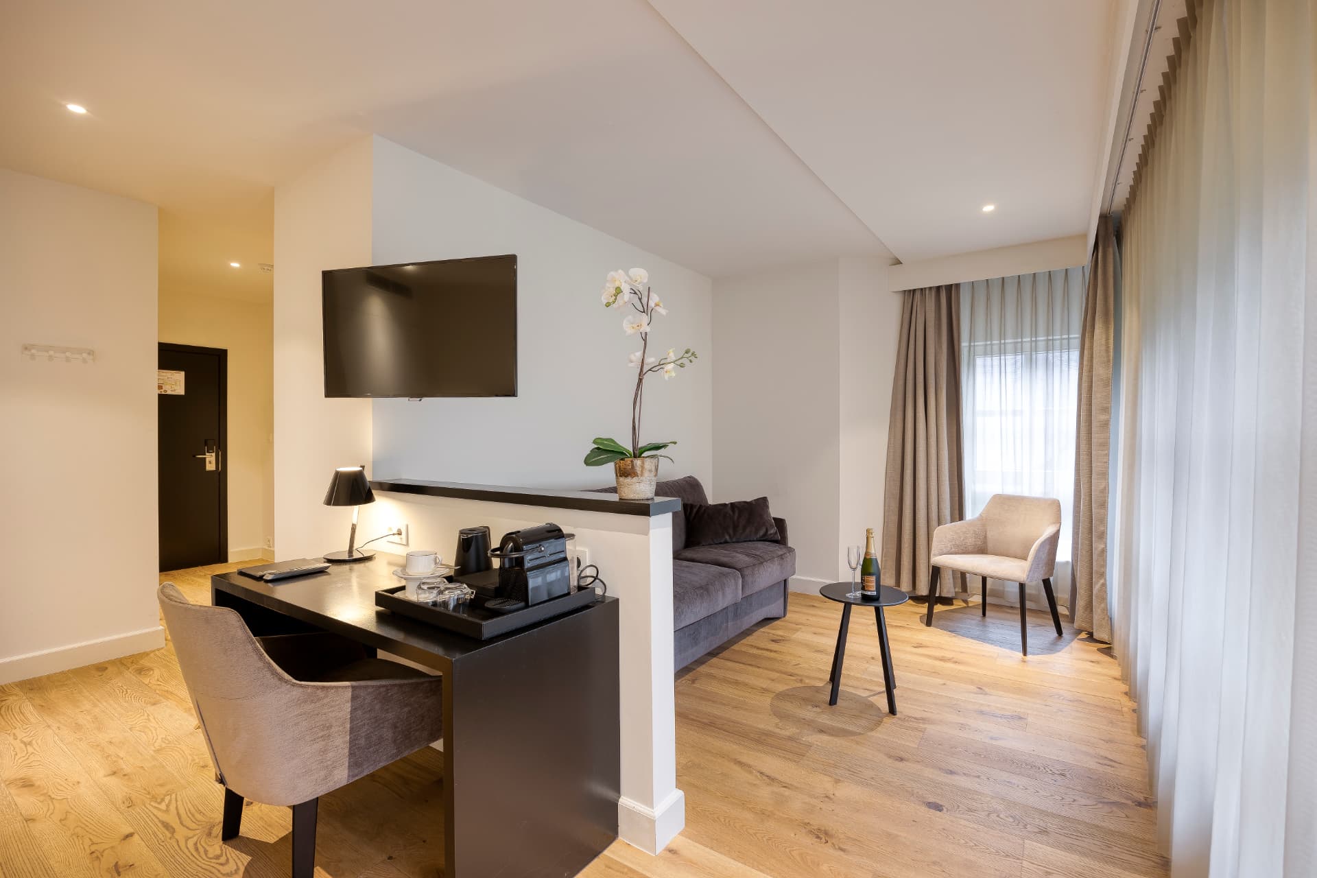 Suite — 3/4