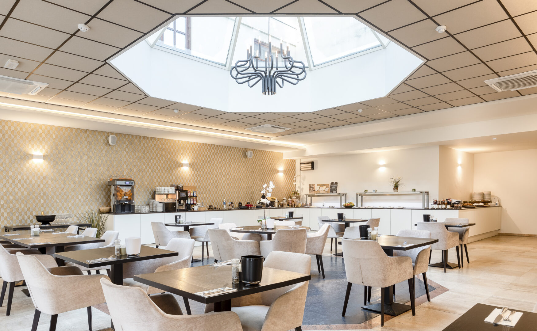 Fresh breakfast buffet with bakery, fruit and hot preparations at Corsendonk Hooge Heyde