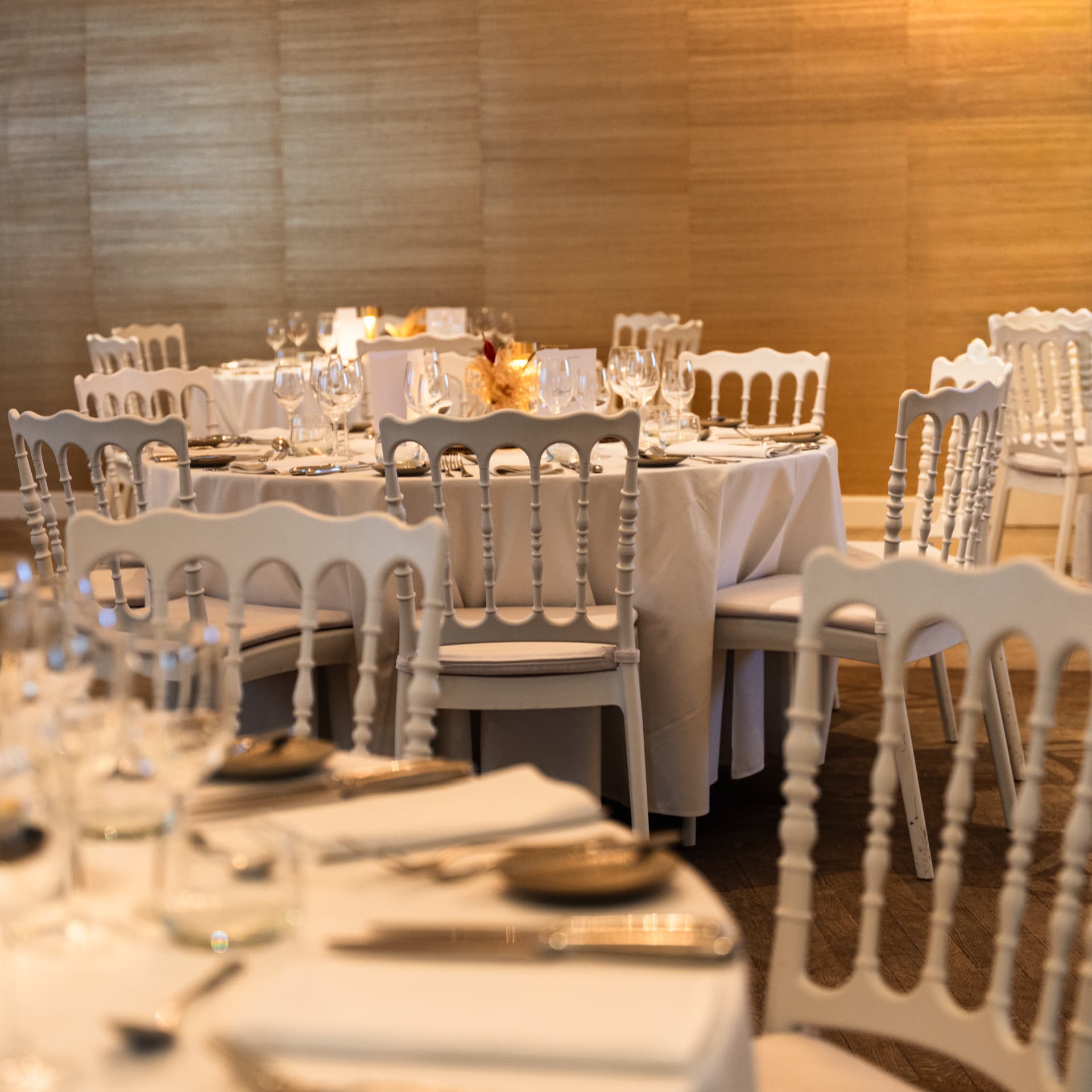 Festively decorated brunch room with round tables and buffet at Corsendonk Hooge Heyde