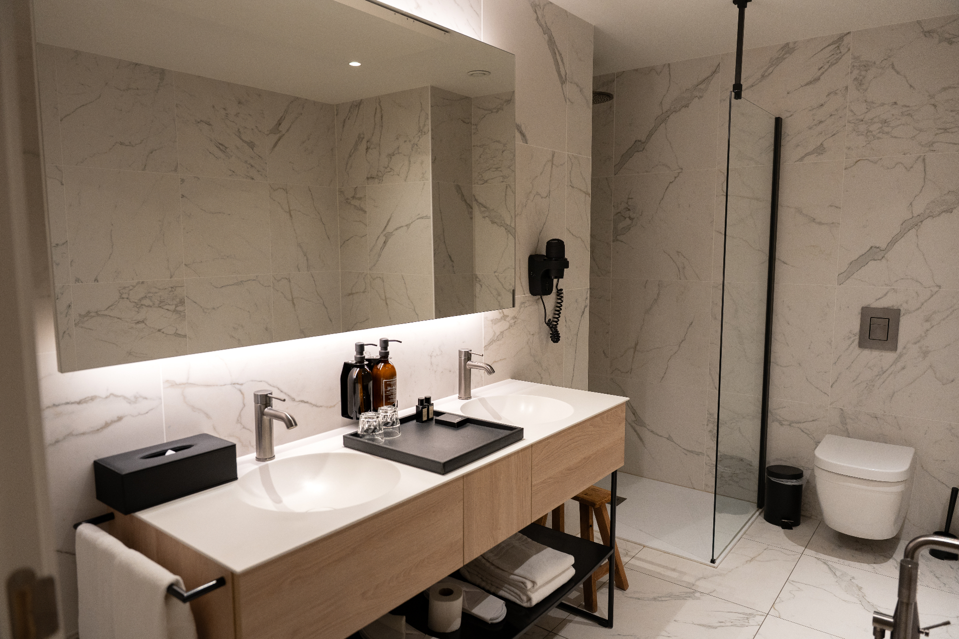 Marble bathroom of the superior room