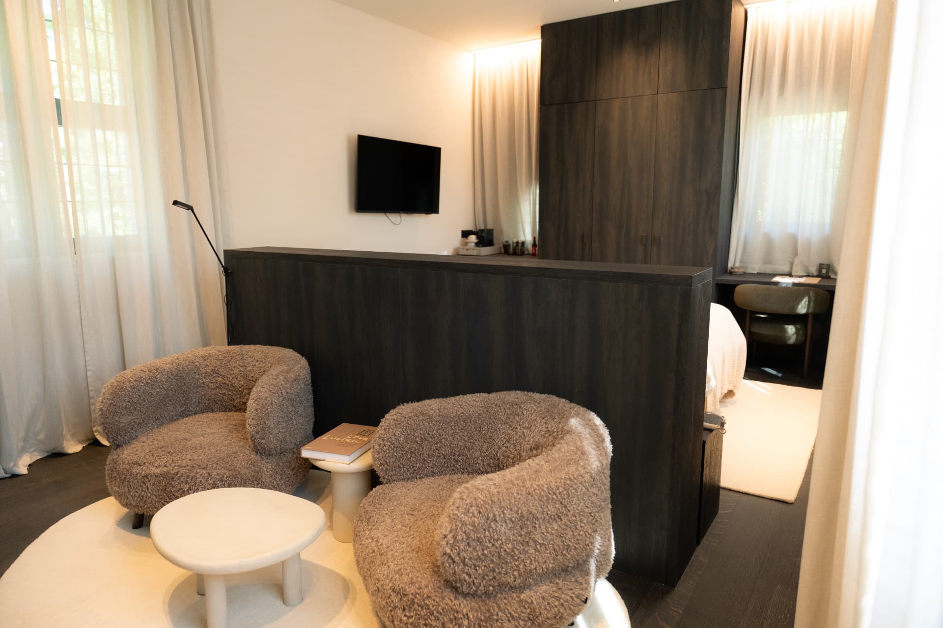 Suite — 2/3