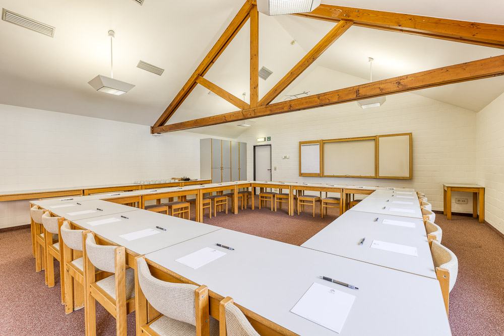 Meeting room in U-shape arrangement