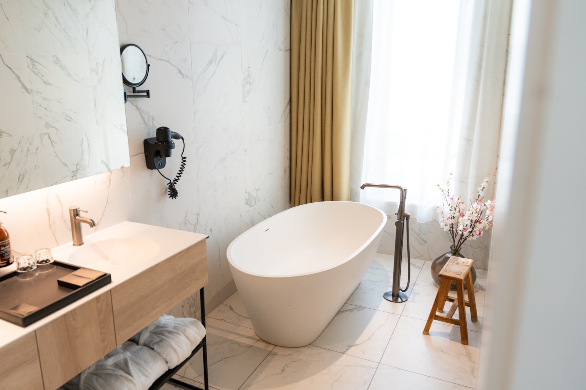 Suite — 2/2