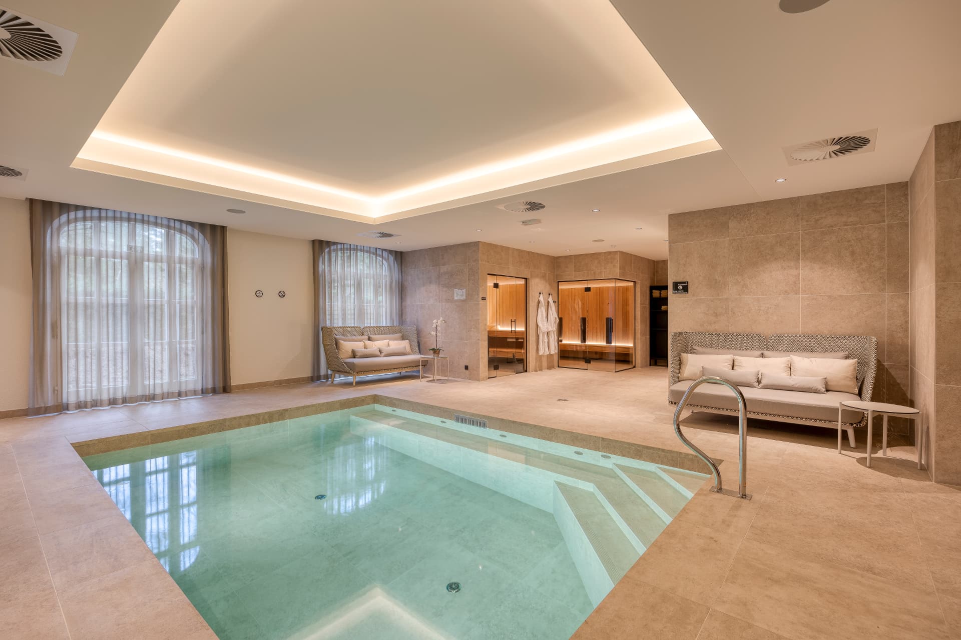 Binnenzwembad met sauna en hammam bij Wellness Namasté in Corsendonk Hooge Heyde