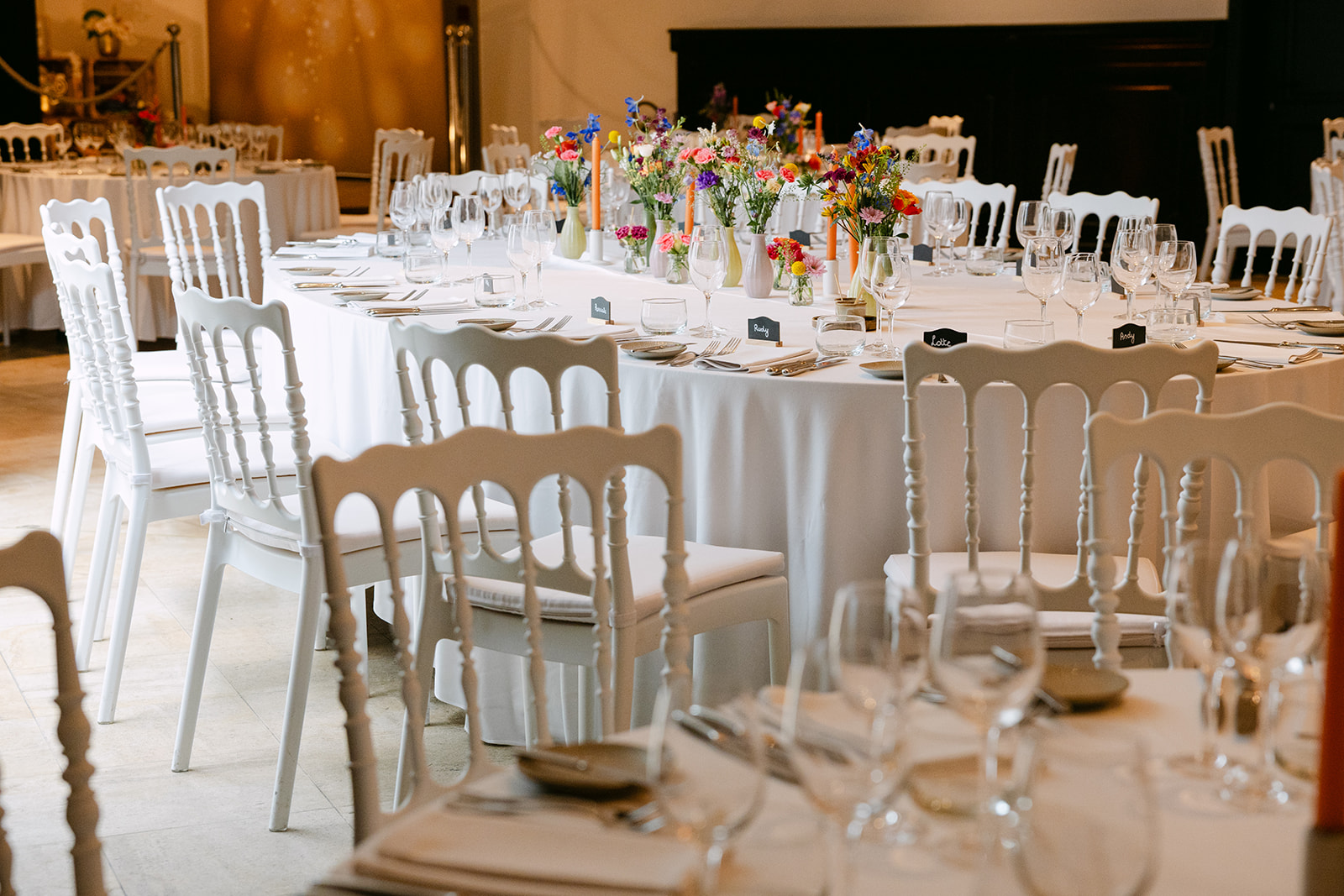 Festively decorated table in the Corsendonk Hooge Heyde party room