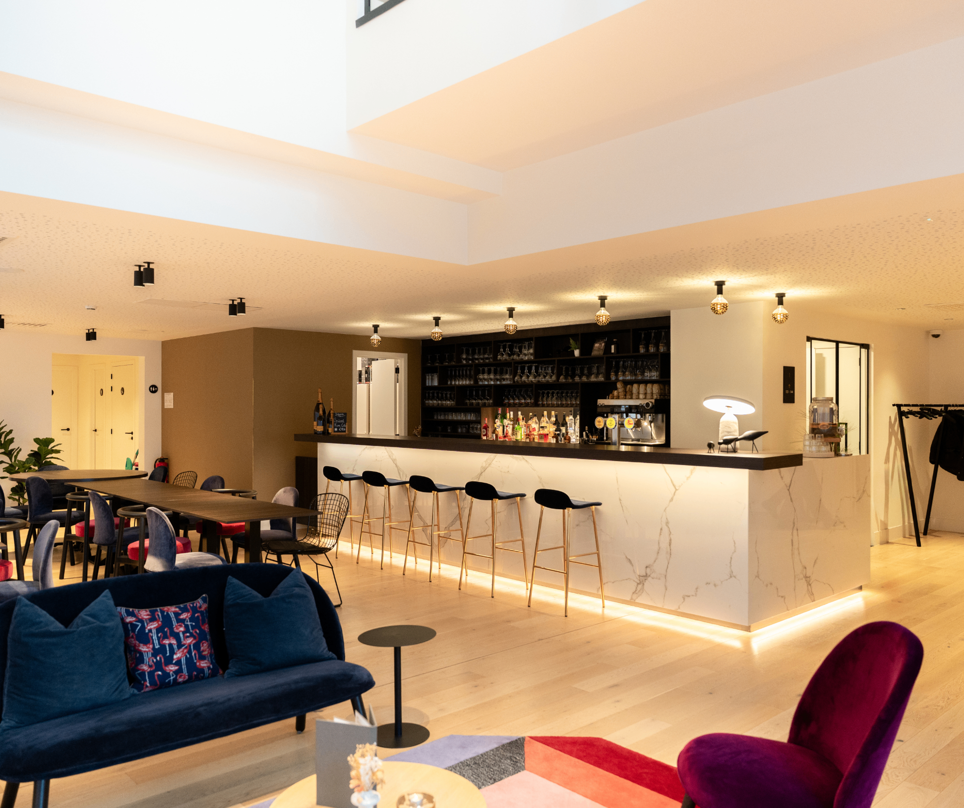 Atmospheric bar and lounge area with marble bar and warm lighting at Corsendonk Turnova